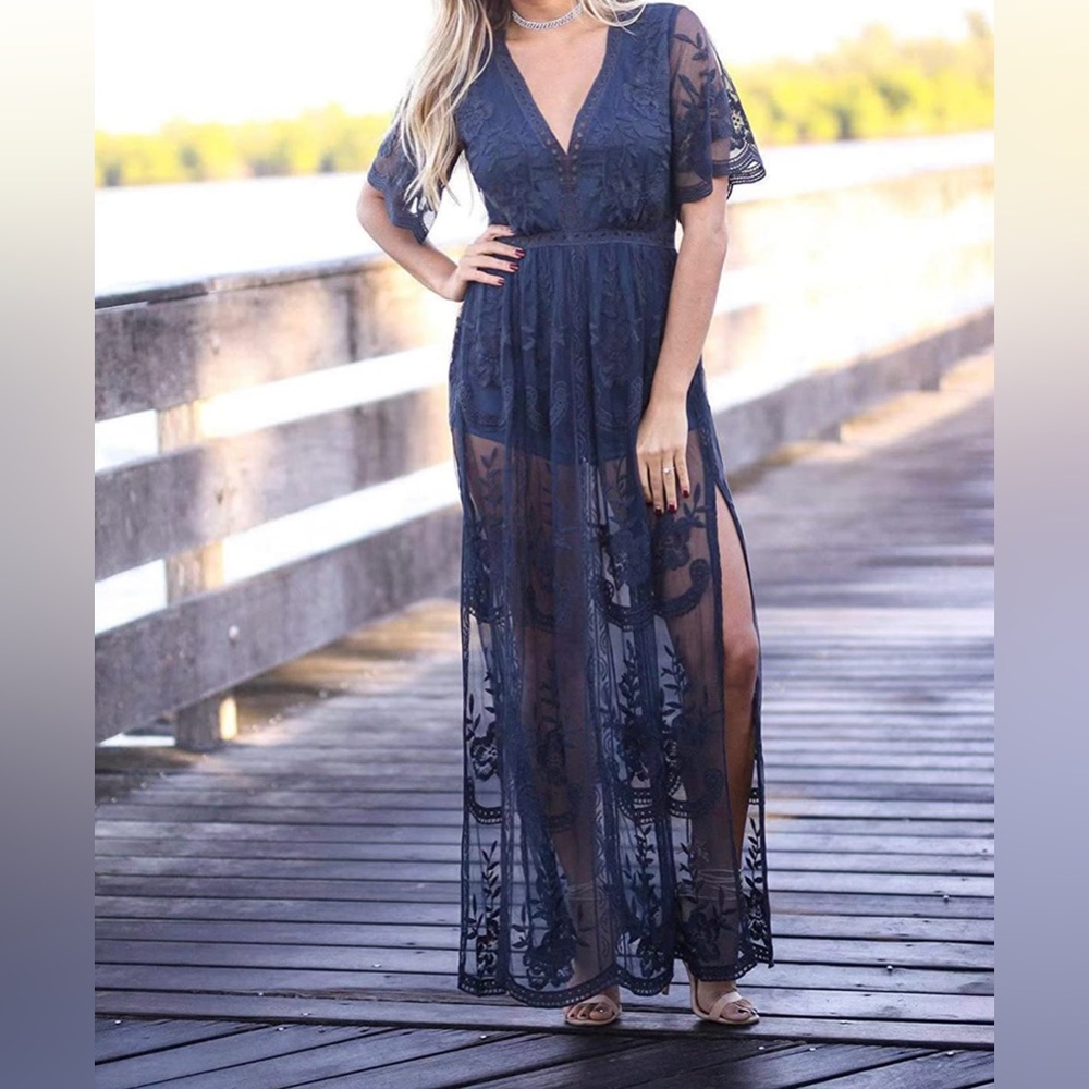 Gorgeous navy blue romper perfect for spring or summer ☀️